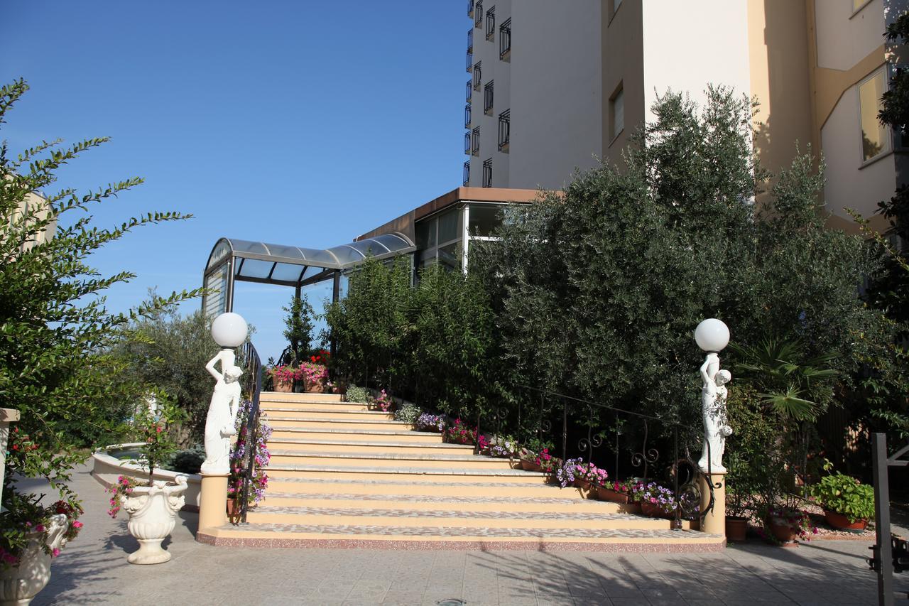Hotel Plaza Llido Degli Estensi Exteriör bild