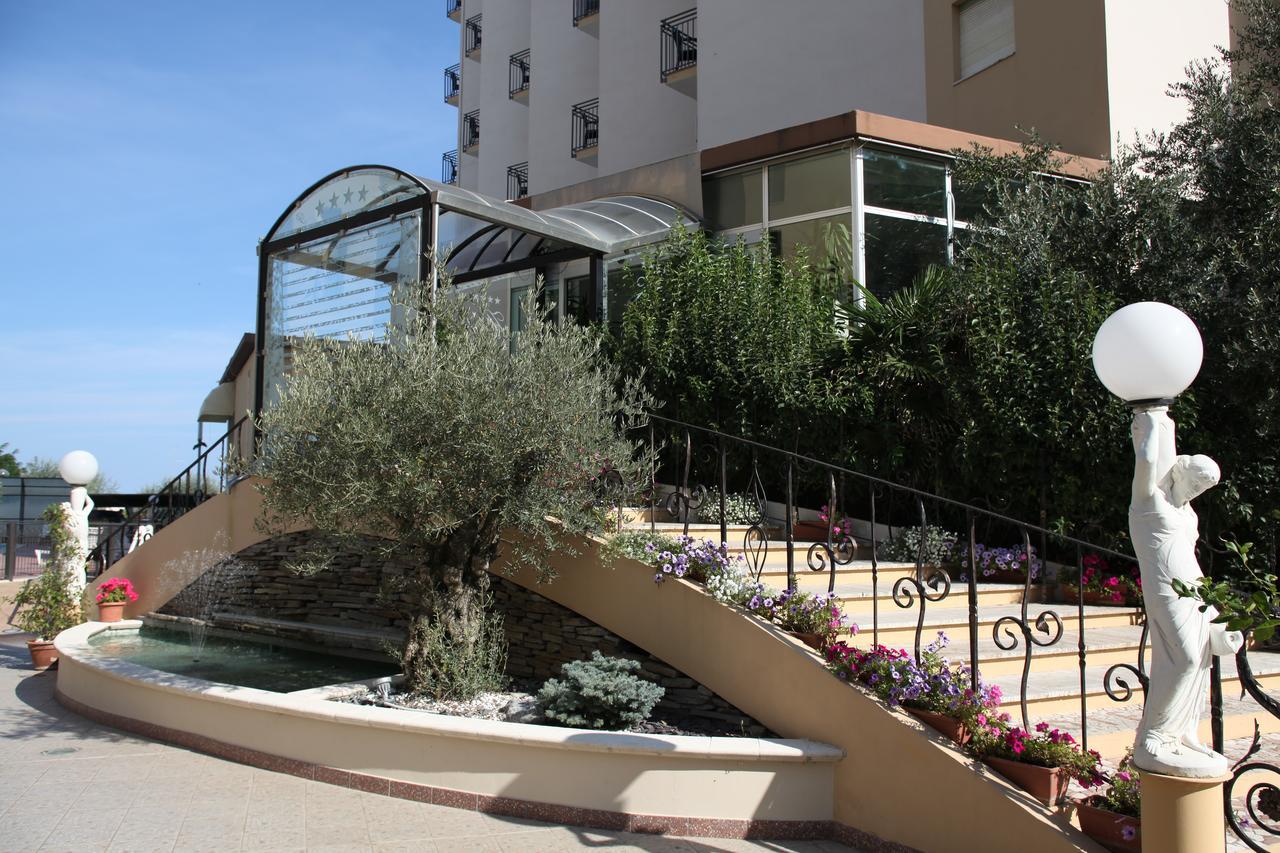 Hotel Plaza Llido Degli Estensi Exteriör bild