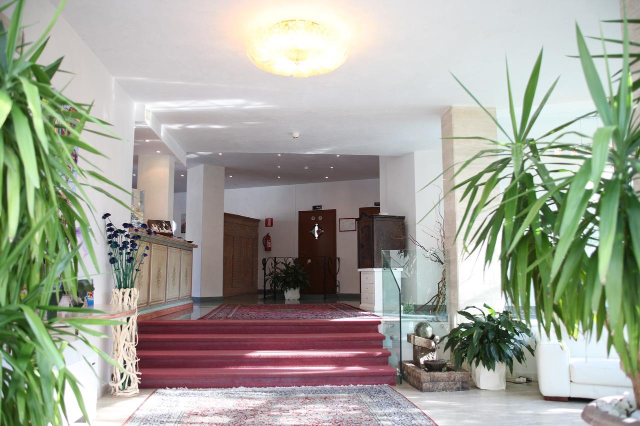 Hotel Plaza Llido Degli Estensi Exteriör bild