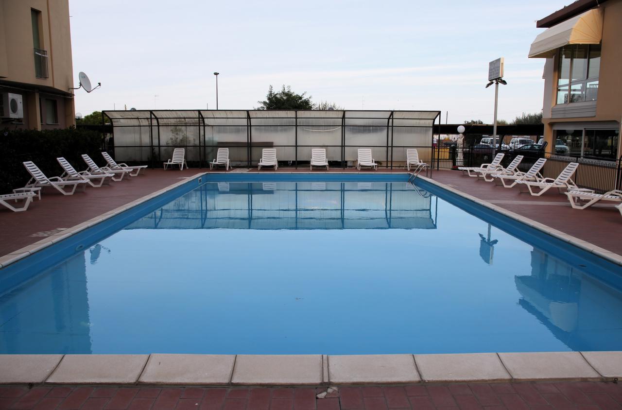 Hotel Plaza Llido Degli Estensi Exteriör bild