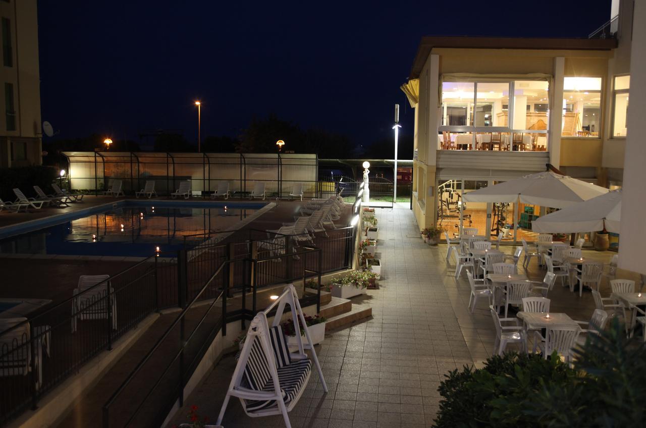 Hotel Plaza Llido Degli Estensi Exteriör bild
