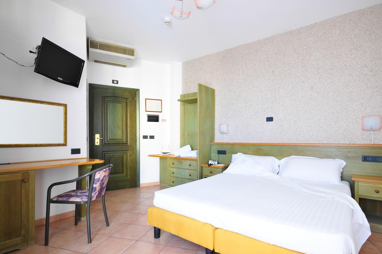 Hotel Plaza Llido Degli Estensi Exteriör bild