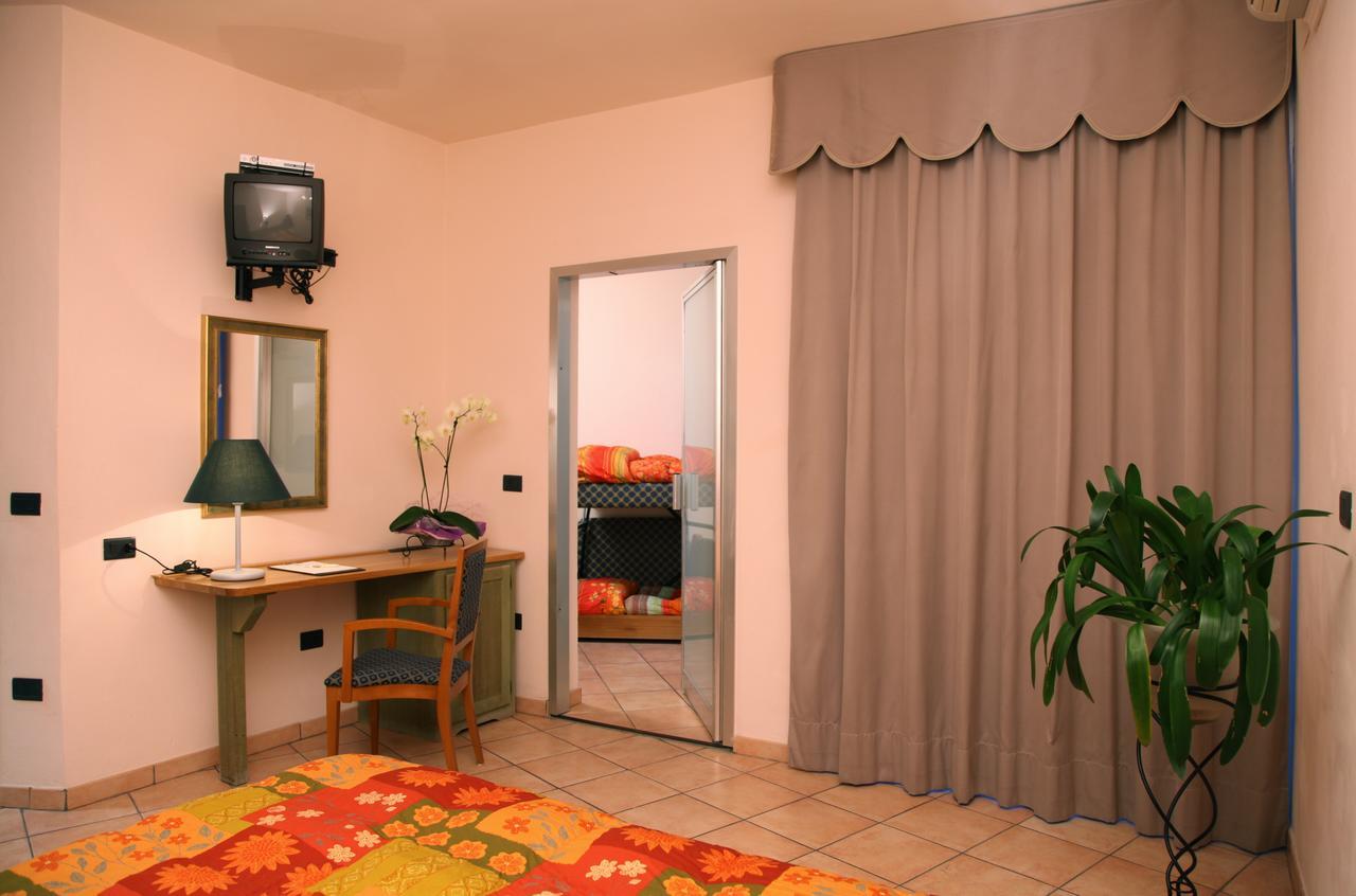 Hotel Plaza Llido Degli Estensi Exteriör bild