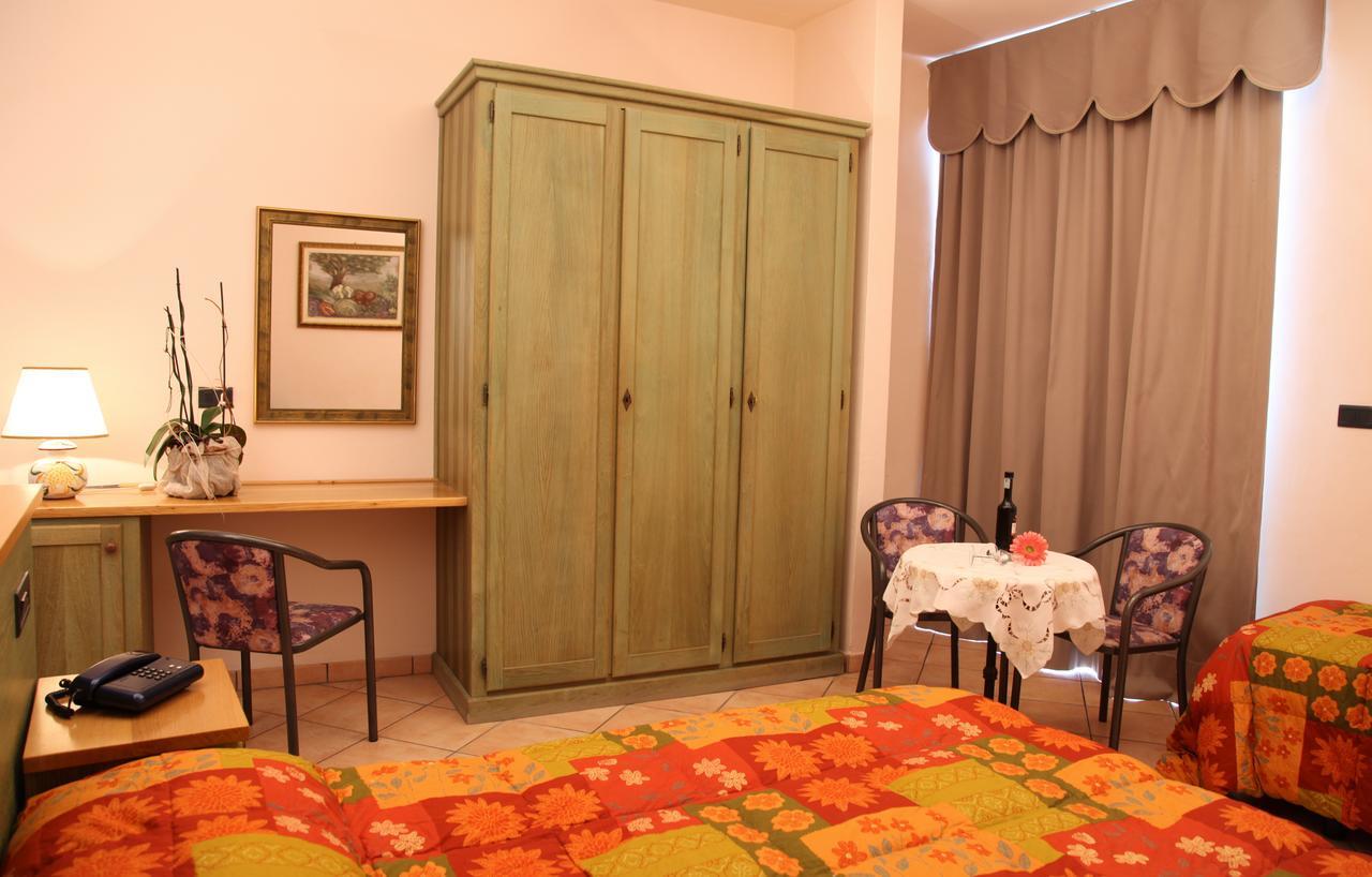 Hotel Plaza Llido Degli Estensi Exteriör bild