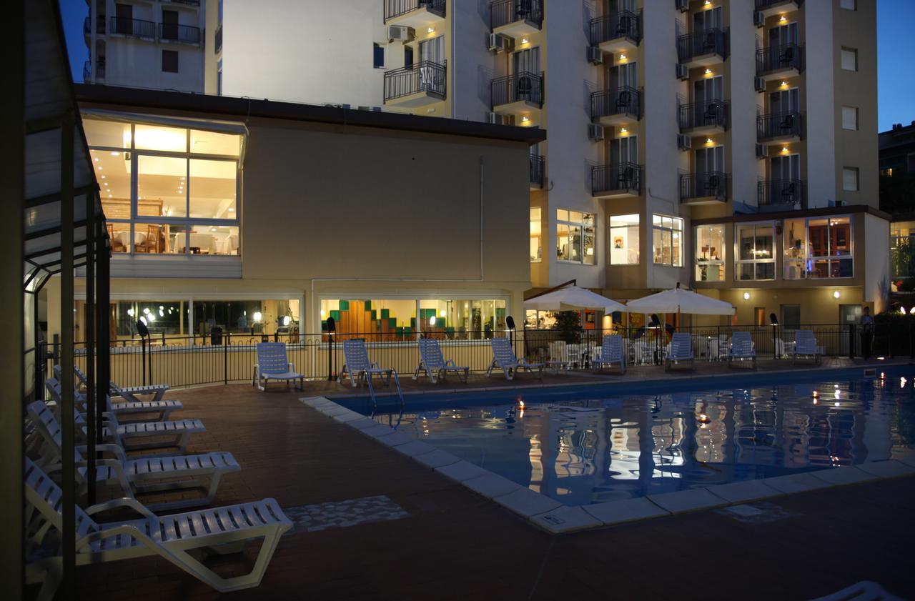 Hotel Plaza Llido Degli Estensi Exteriör bild