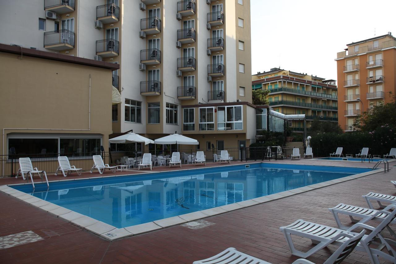 Hotel Plaza Llido Degli Estensi Exteriör bild