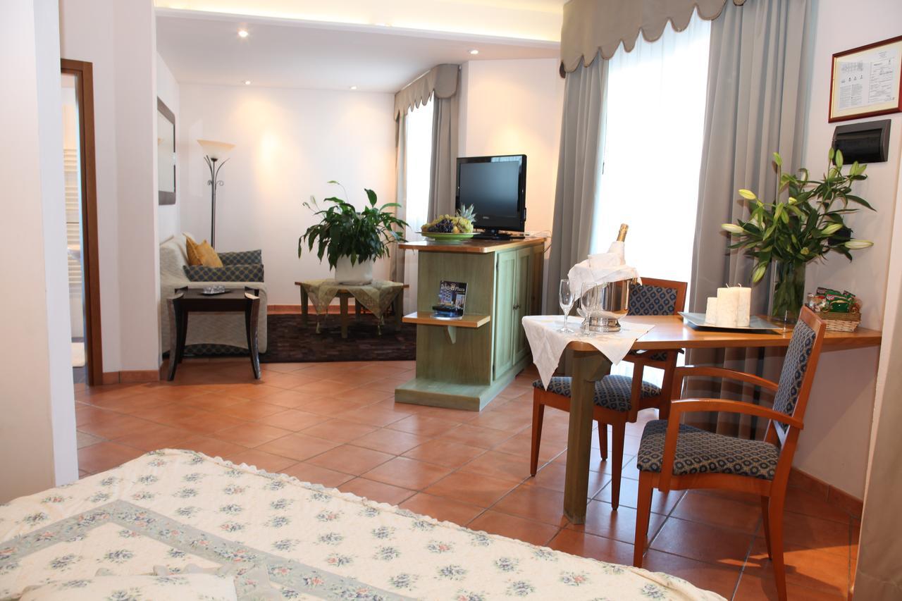 Hotel Plaza Llido Degli Estensi Exteriör bild