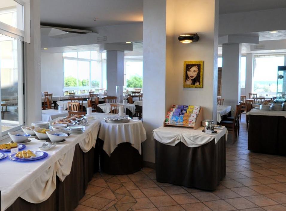 Hotel Plaza Llido Degli Estensi Exteriör bild
